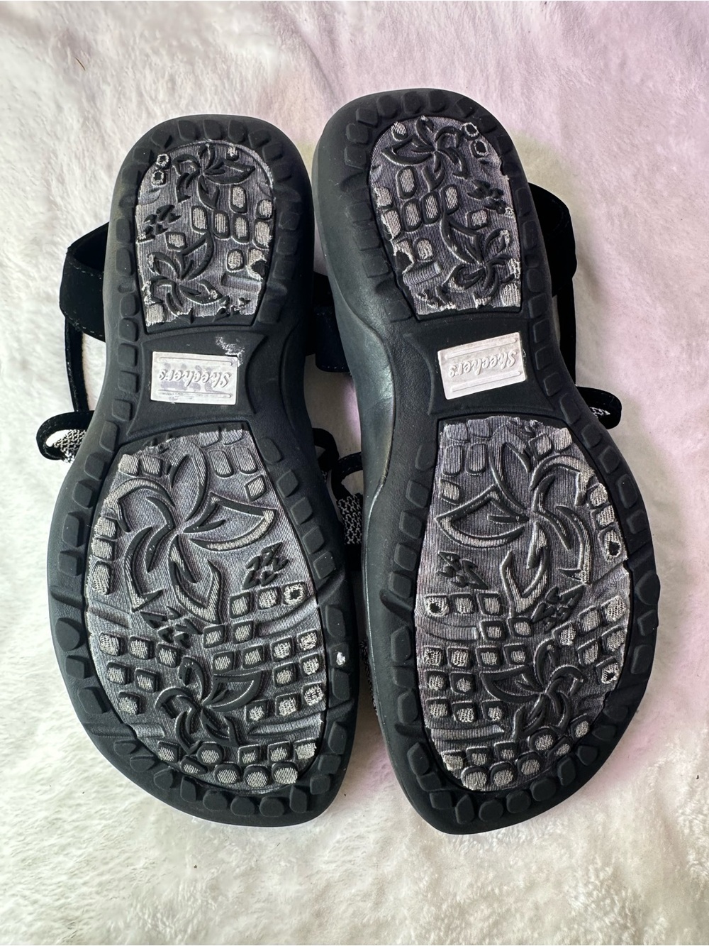 Skechers Women’s Black Sandal with Patterned White Straps - Picture 8 of 8